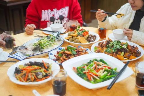 年夜饭爆料吃鸡的视频,视频揭秘家庭团圆美食时刻